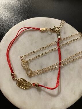Chain bracelet red feather set